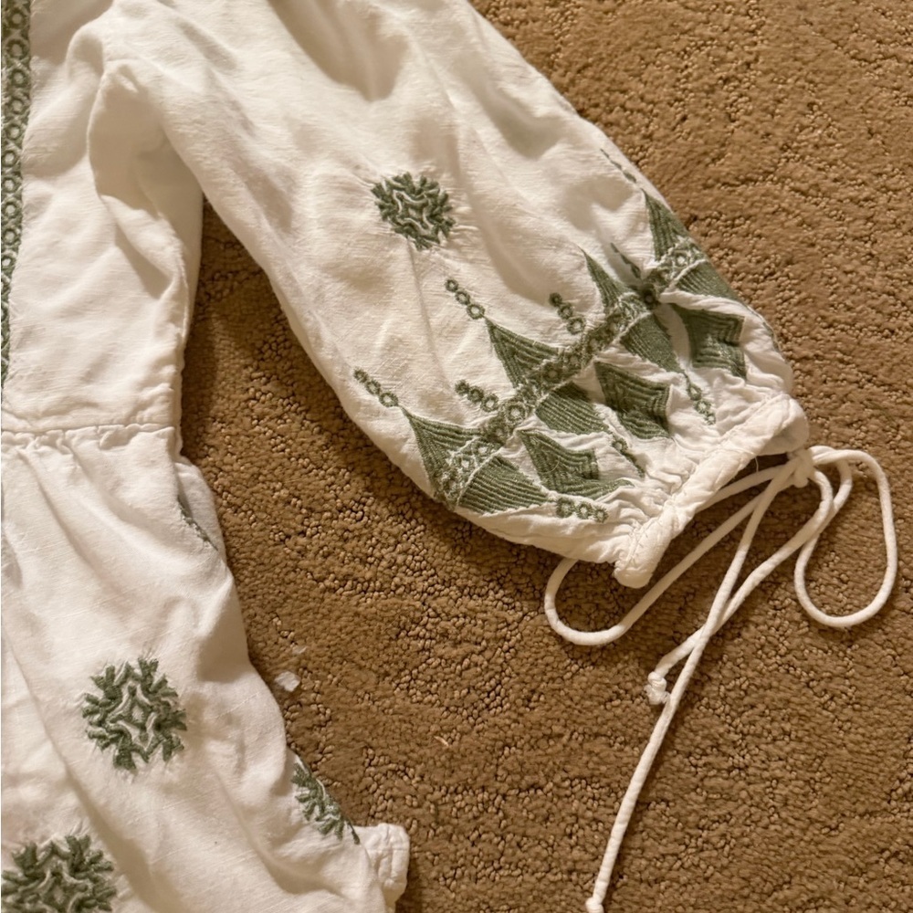 Embroidered White and Green Women's Top - Picture 7 of 9
